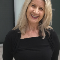 Ms Suzanne Barr
