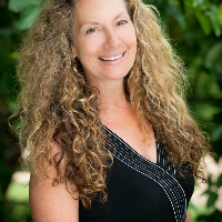 Ms Lisa Toman