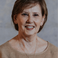 Mrs Raewyn Turner