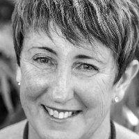 Dr Ione Lewis