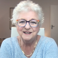Ms Suzanne Butz