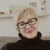 Ms Carolyn Burns