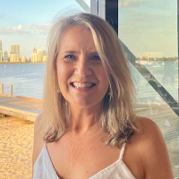 Mrs Gillian Dixon