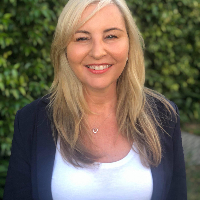 Mrs Petra Phipps