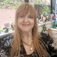Ms Tracy Dickens