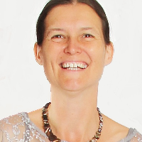 Ms Anne Miller