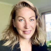 Miss Kirsten Elliott